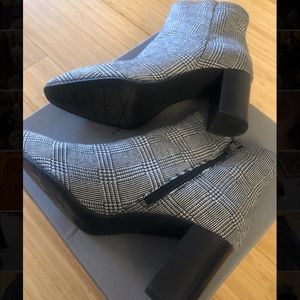 Aquatalia grey and black booties | size: 9.5